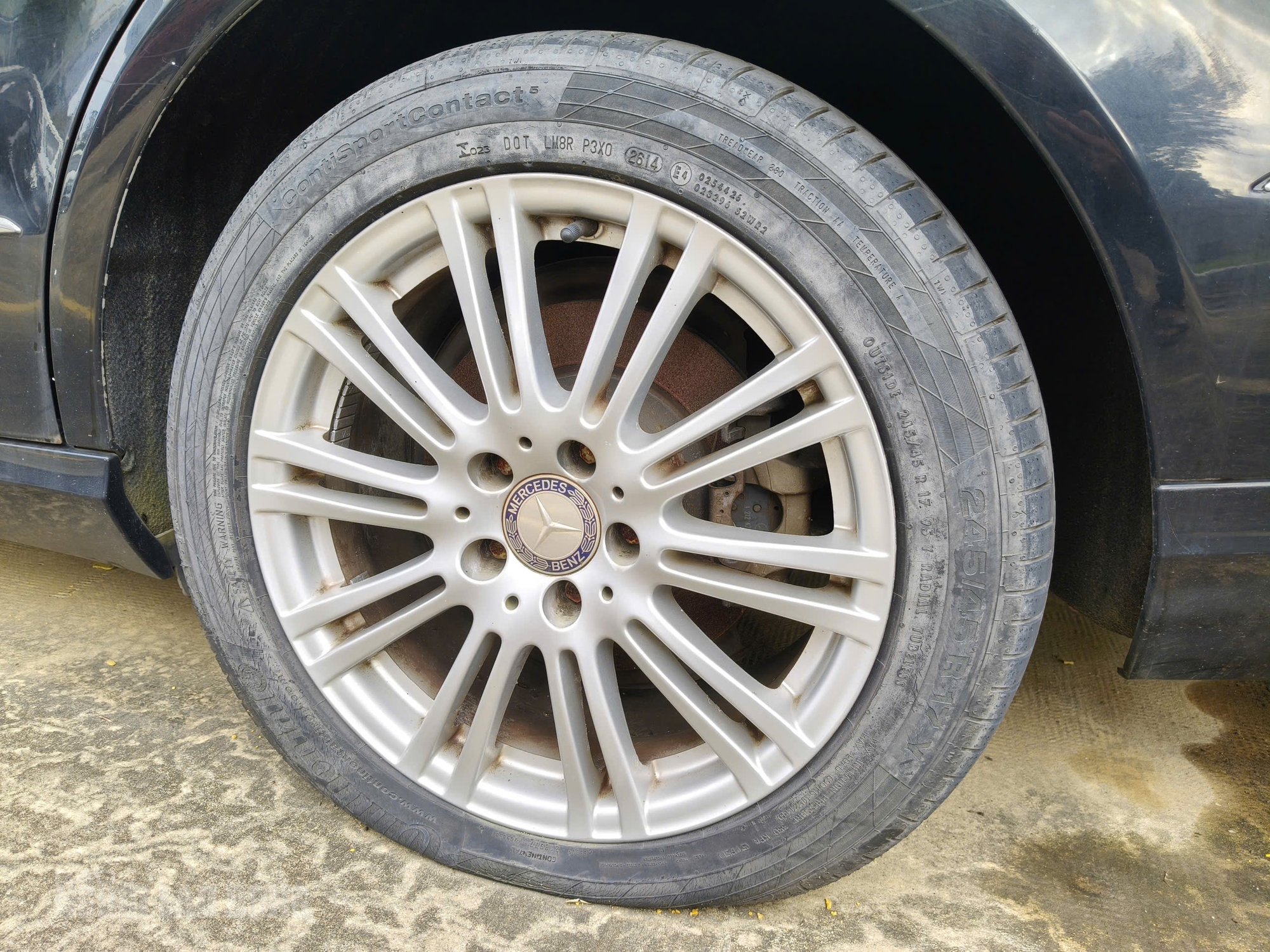 Cận cảnh xe công Mercedes-Benz E300 thanh lý ở Đà Nẵng, giá khởi điểm còn 282 triệu đồng - Ảnh 3