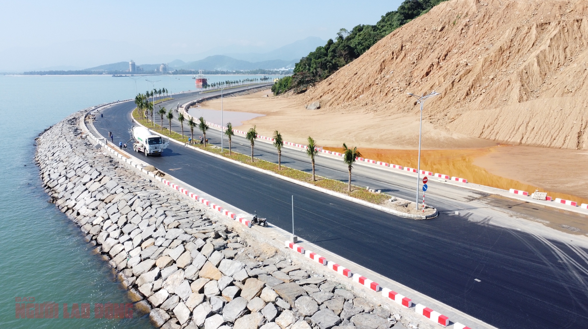 Cận cảnh đại công trường cảng Liên Chiểu trước ngày "về đích" - Ảnh 2