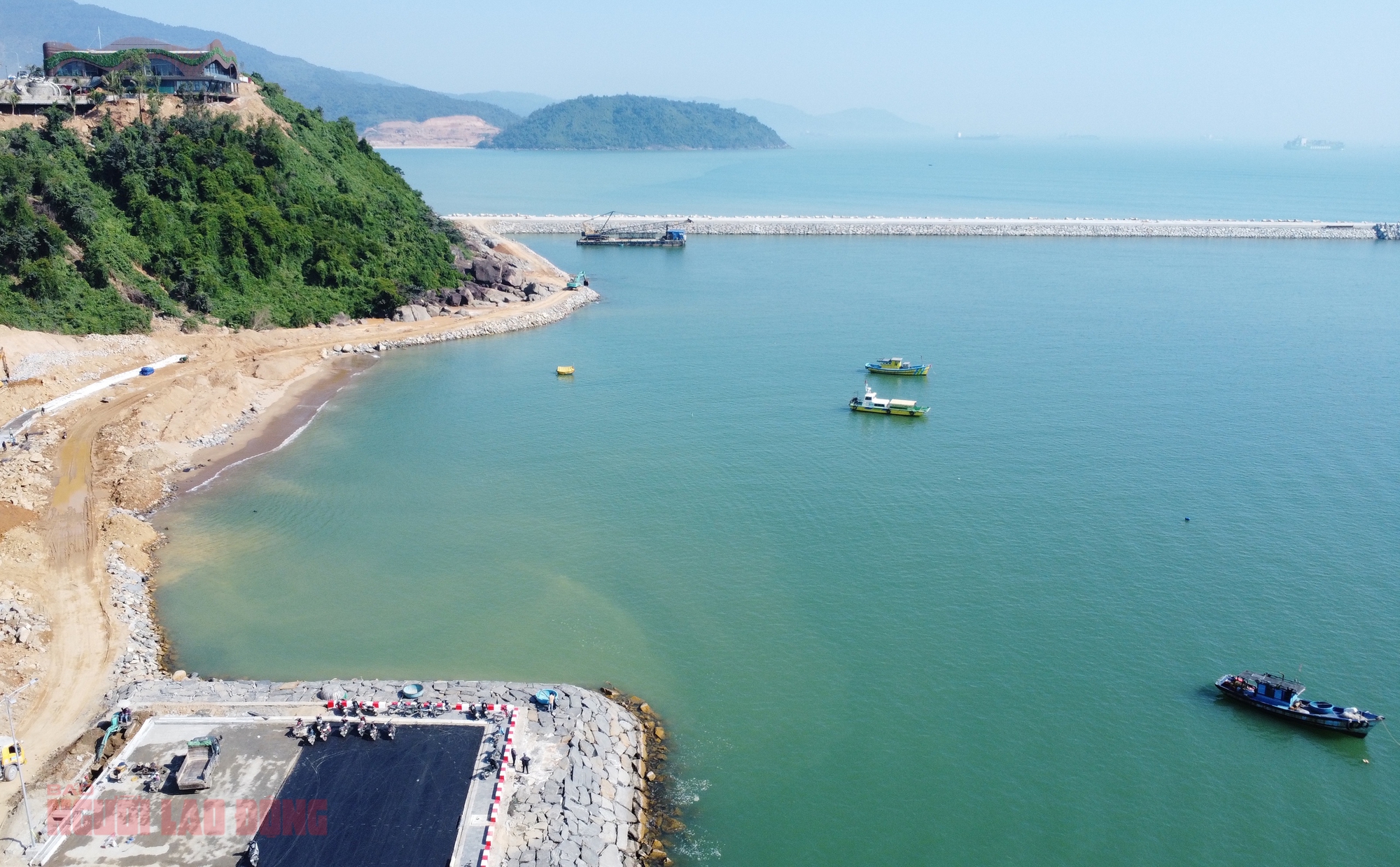 Cận cảnh đại công trường cảng Liên Chiểu trước ngày "về đích" - Ảnh 12