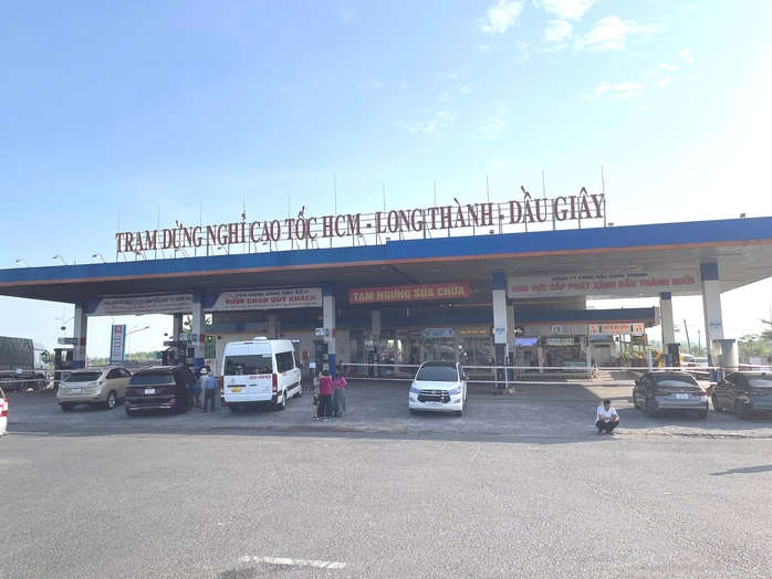 2 cửa hàng xăng dầu ngưng bán trên cao tốc TPHCM-Long Thành-Dầu Giây, Đồng Nai chỉ đạo "nóng" - Ảnh 1