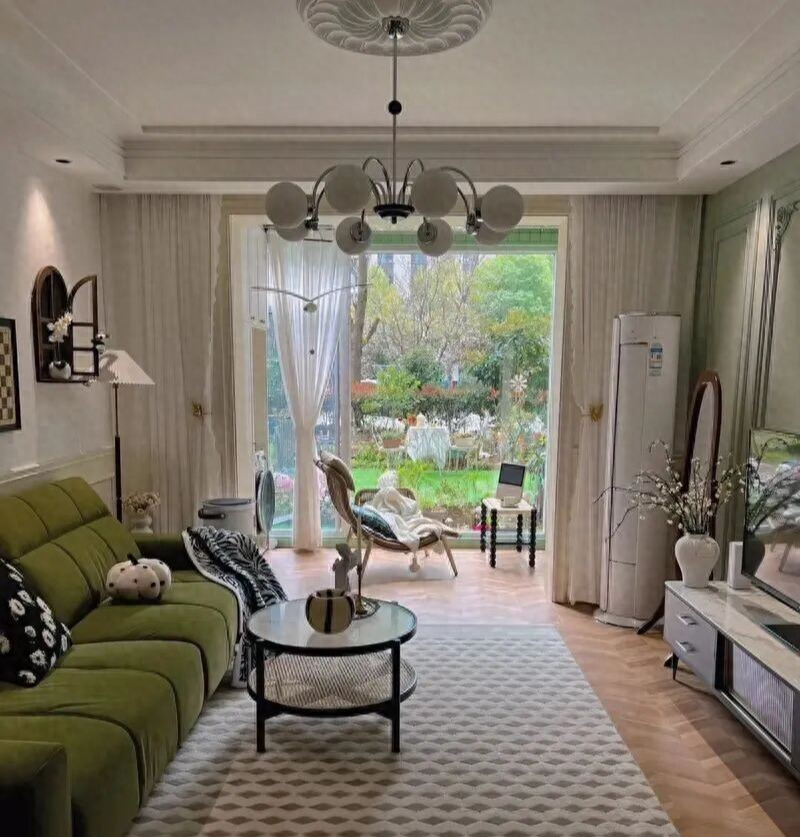 Bất chấp mọi lời khuyên, mua căn hộ tầng một có sân: Sáu tháng sau, chủ nhân phải bật khóc khi rao bán lại - Ảnh 1