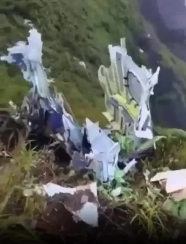 Cận cảnh hiện trường thương tâm vụ máy bay "mất tích" chưa có lời giải ở Indonesia - Ảnh 2