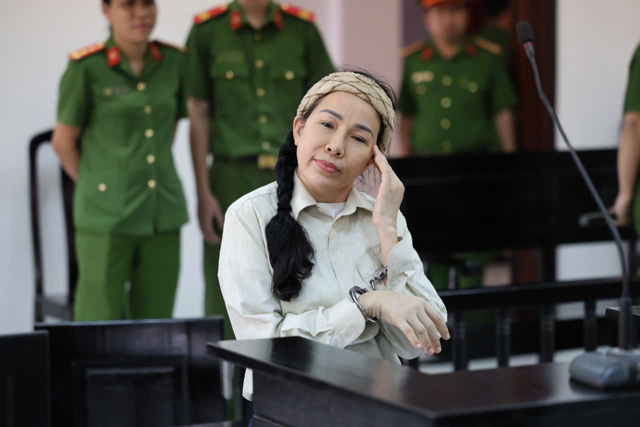 Vợ chồng bà Nguyễn Phương Hằng không đến toà theo giấy triệu tập, bà Đinh Lan muốn hoãn phiên toà - Ảnh 3