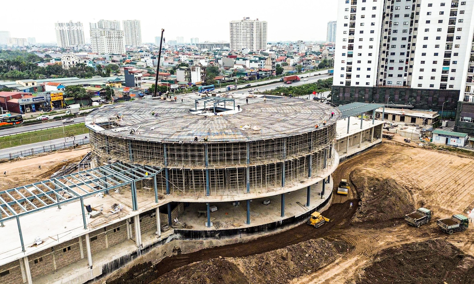 Mục sở thị bến xe khách đầu tiên của Hà Nội có hầm gửi 5.000m² sắp hoàn thành - Ảnh 10