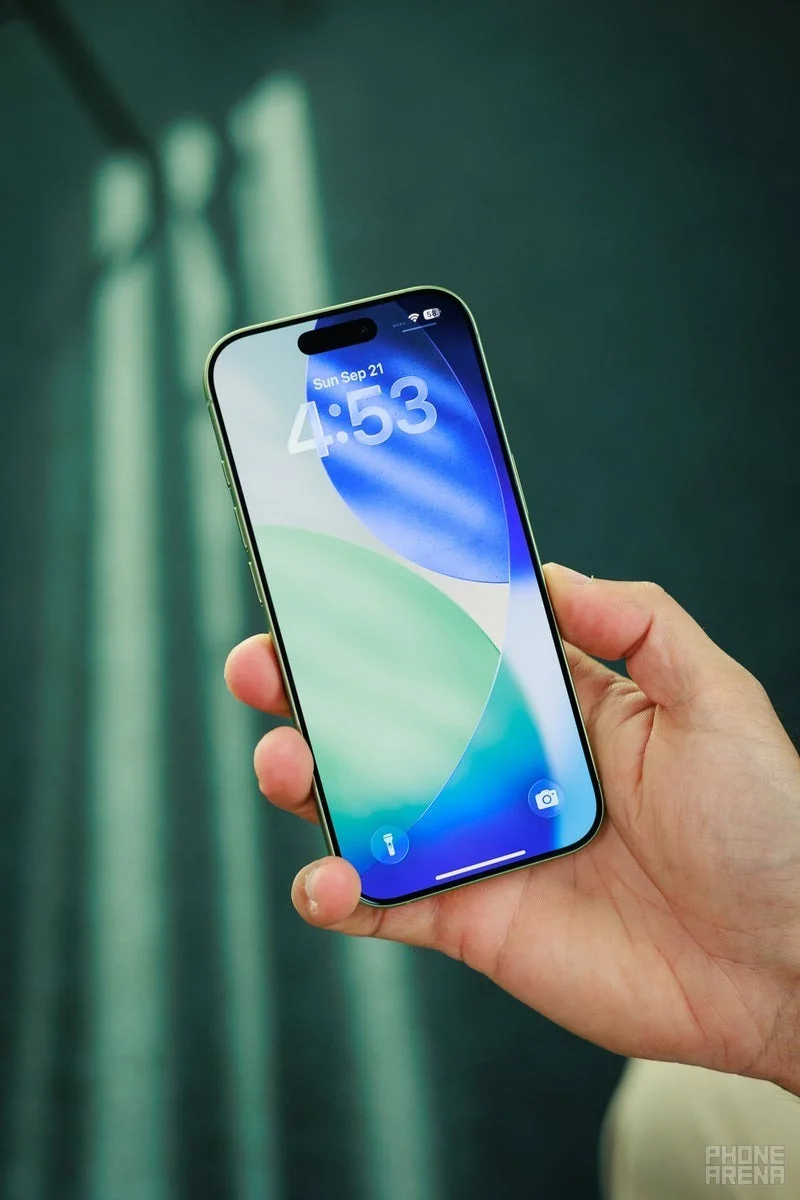 Lộ diện iPhone đầu tiên của năm sắp được Apple trình làng - Ảnh 2