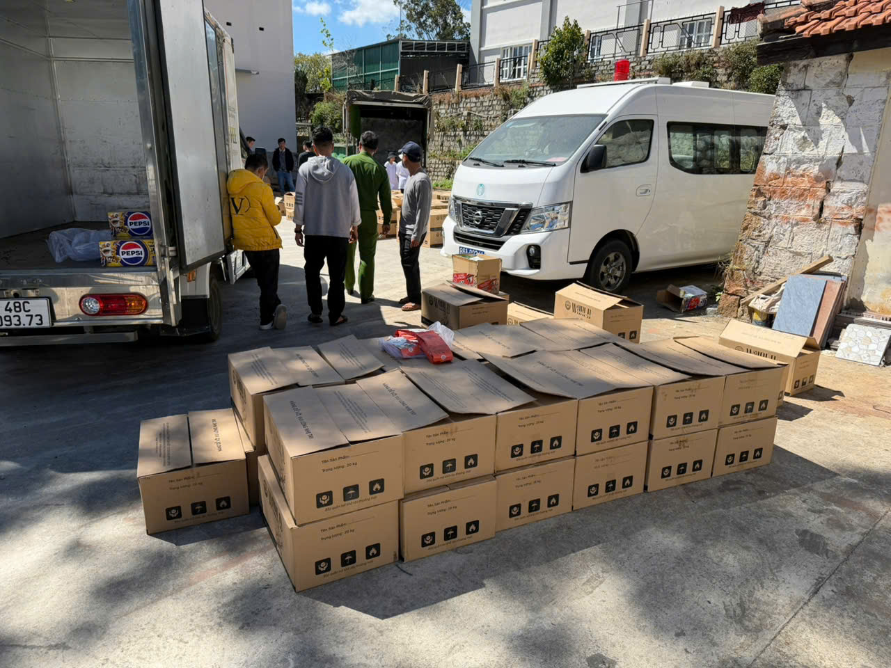 Lâm Đồng: Phát hiện 7 tấn cà phê trộn đậu nành, hương liệu - Ảnh 1