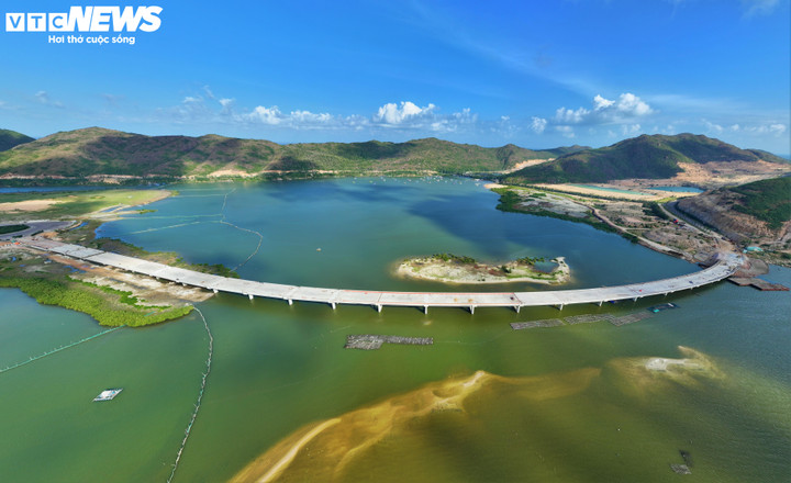 Cận cảnh cầu vượt biển hơn 500 tỷ đồng sắp được khánh thành tại Gia Lai - Ảnh 8