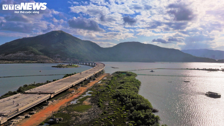 Cận cảnh cầu vượt biển hơn 500 tỷ đồng sắp được khánh thành tại Gia Lai - Ảnh 9