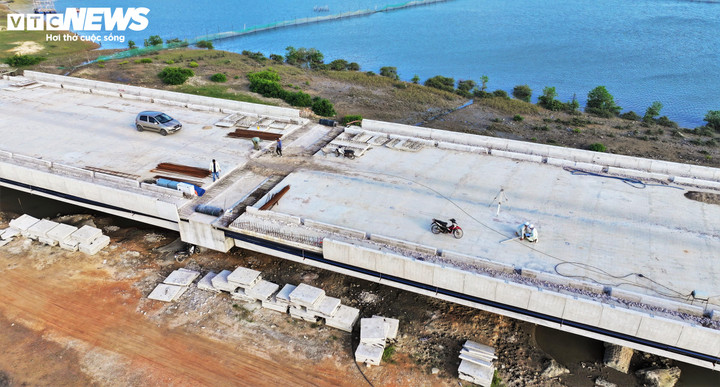 Cận cảnh cầu vượt biển hơn 500 tỷ đồng sắp được khánh thành tại Gia Lai - Ảnh 7