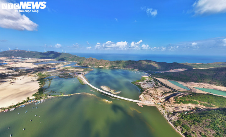 Cận cảnh cầu vượt biển hơn 500 tỷ đồng sắp được khánh thành tại Gia Lai - Ảnh 3