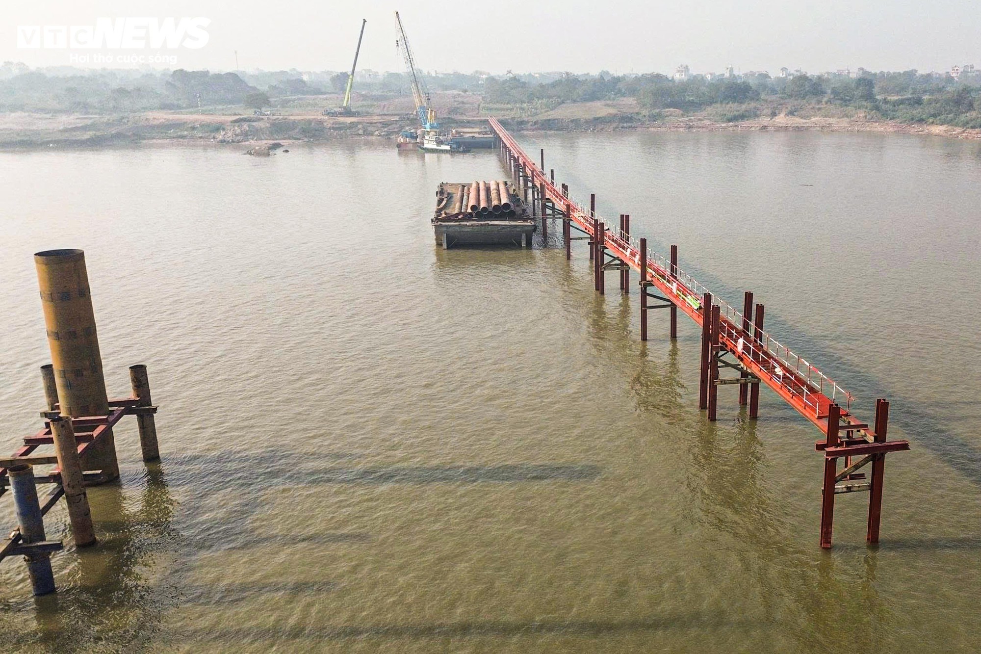 Cận cảnh công trường thi công cầu Thượng Cát hơn 7.300 tỷ đồng bắc qua sông Hồng - Ảnh 7