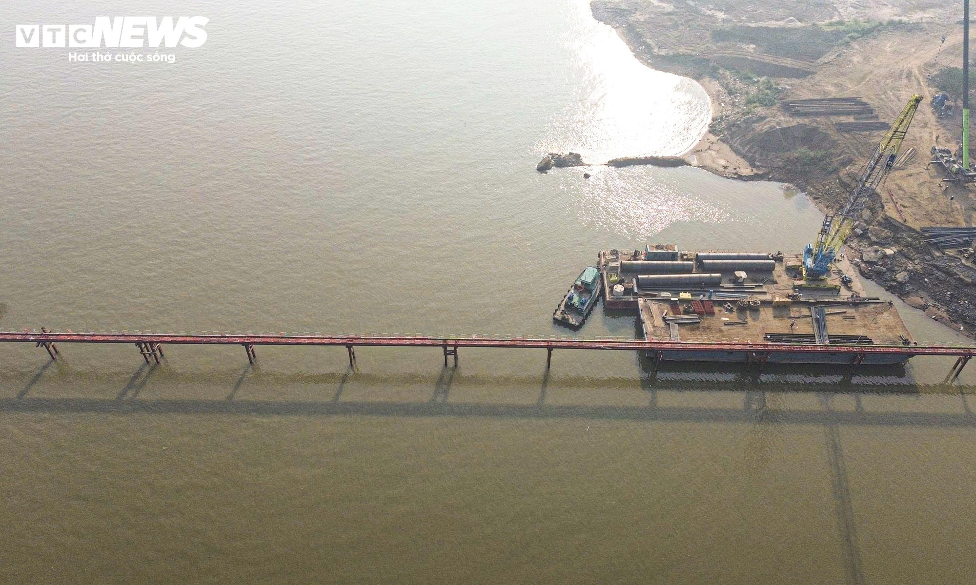 Cận cảnh công trường thi công cầu Thượng Cát hơn 7.300 tỷ đồng bắc qua sông Hồng - Ảnh 4