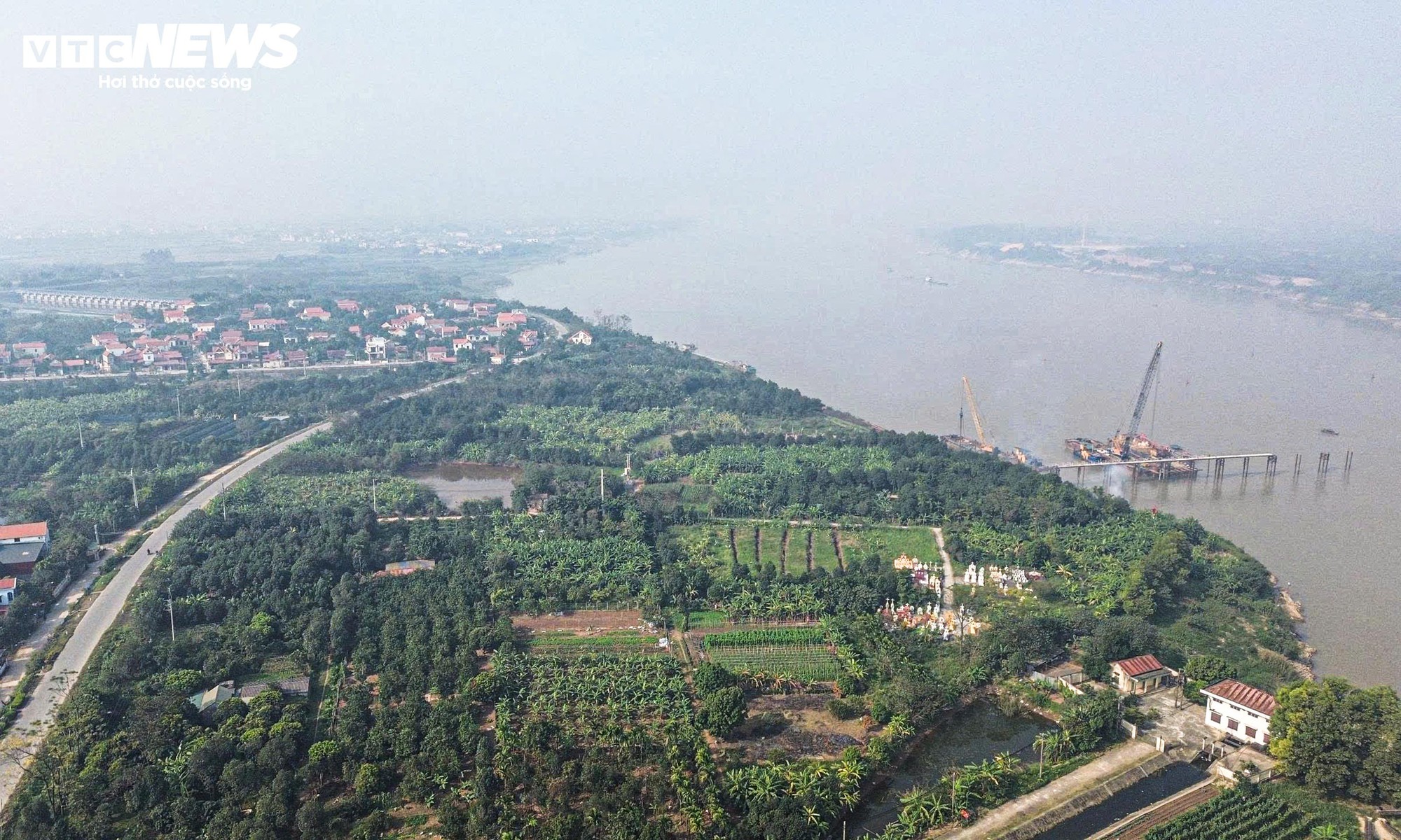 Cận cảnh công trường thi công cầu hơn 3.400 tỷ đồng nối Hà Nội - Phú Thọ - Ảnh 10