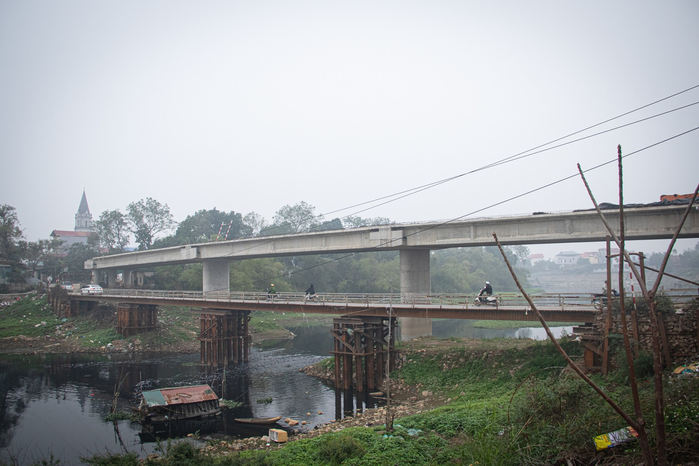 Hà Nội: Cầu 90 tỷ 'đắp chiếu', sắt thép gỉ sét chờ mặt bằng - Ảnh 11