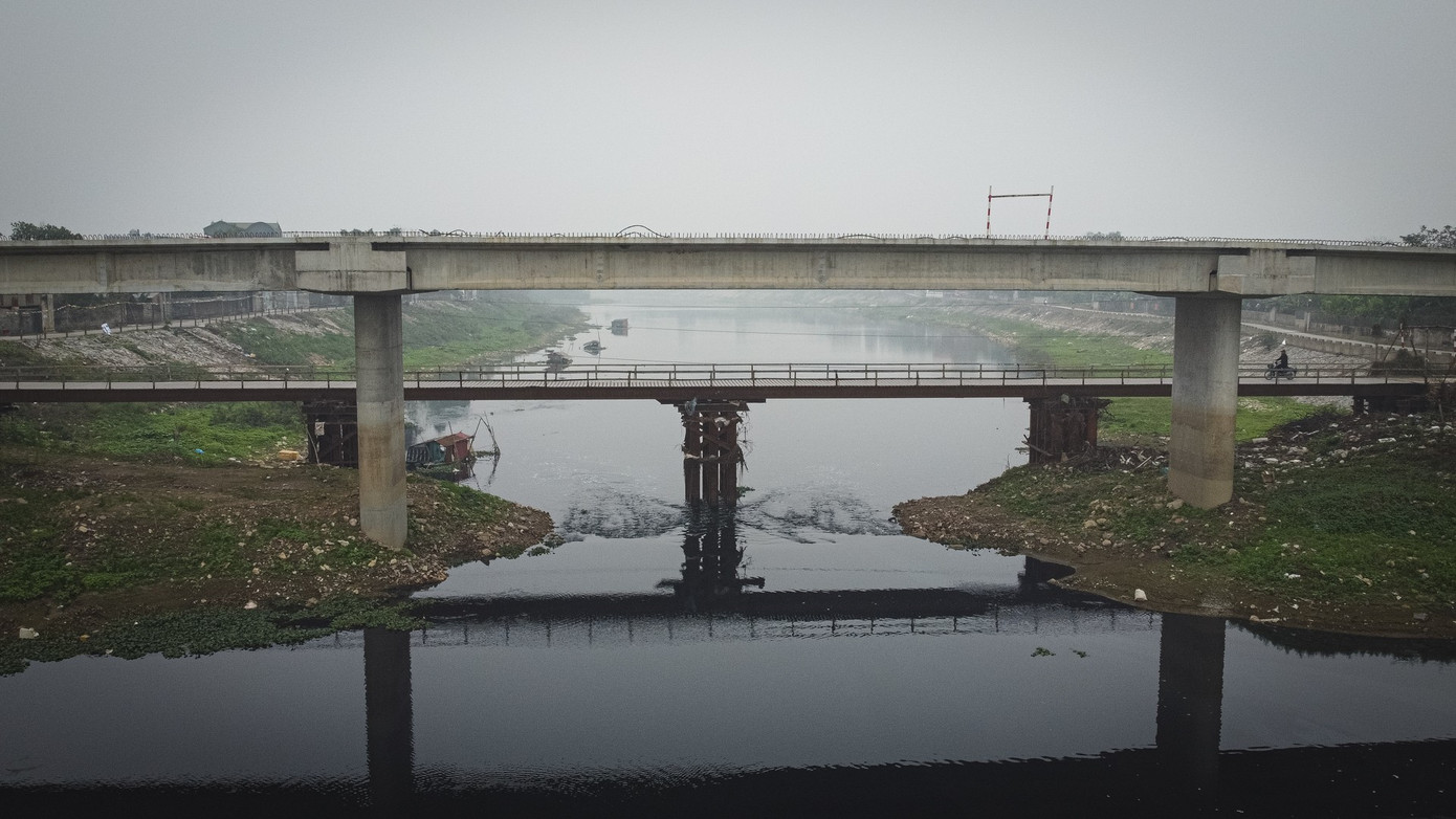 Hà Nội: Cầu 90 tỷ 'đắp chiếu', sắt thép gỉ sét chờ mặt bằng - Ảnh 9