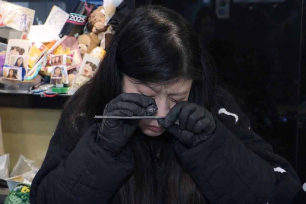 Cảnh tượng chưa từng có: Giá bạc lập đỉnh, người dân xếp hàng bán thìa dĩa cũ kiếm lời - Ảnh 2