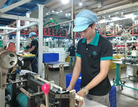 Cân nhắc giảm giờ làm cho người lao động - Ảnh 1