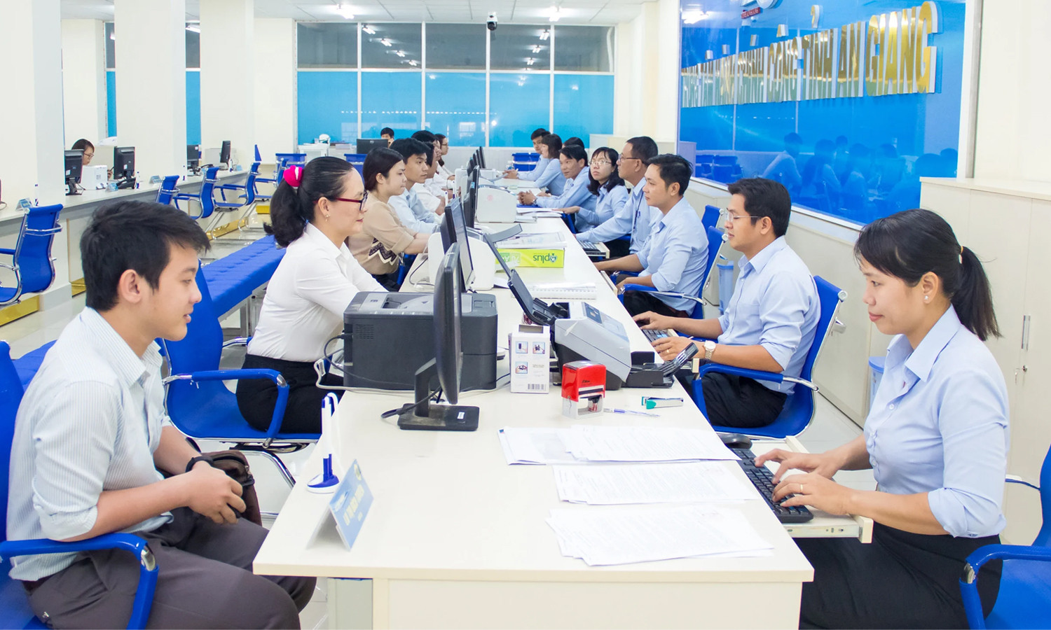 Chính phủ ban hành khung vị trí việc làm mới cho công chức - Ảnh 1