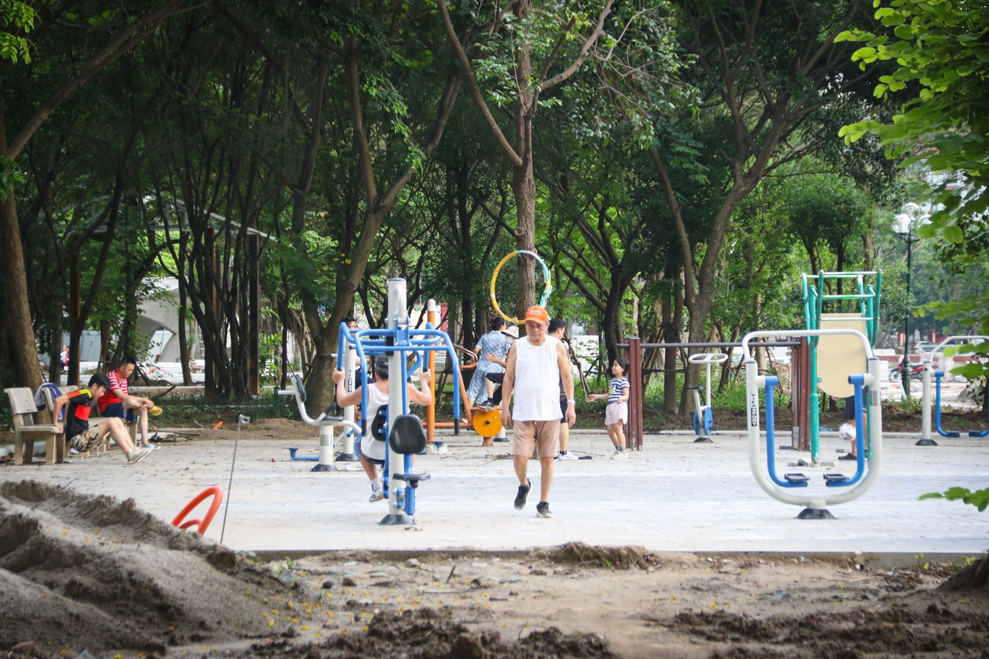 Loạt công viên Hà Nội 'lột xác' sau chỉnh trang - Ảnh 5