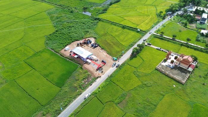 Chạy nước rút trên công trường tái định cư - Ảnh 2