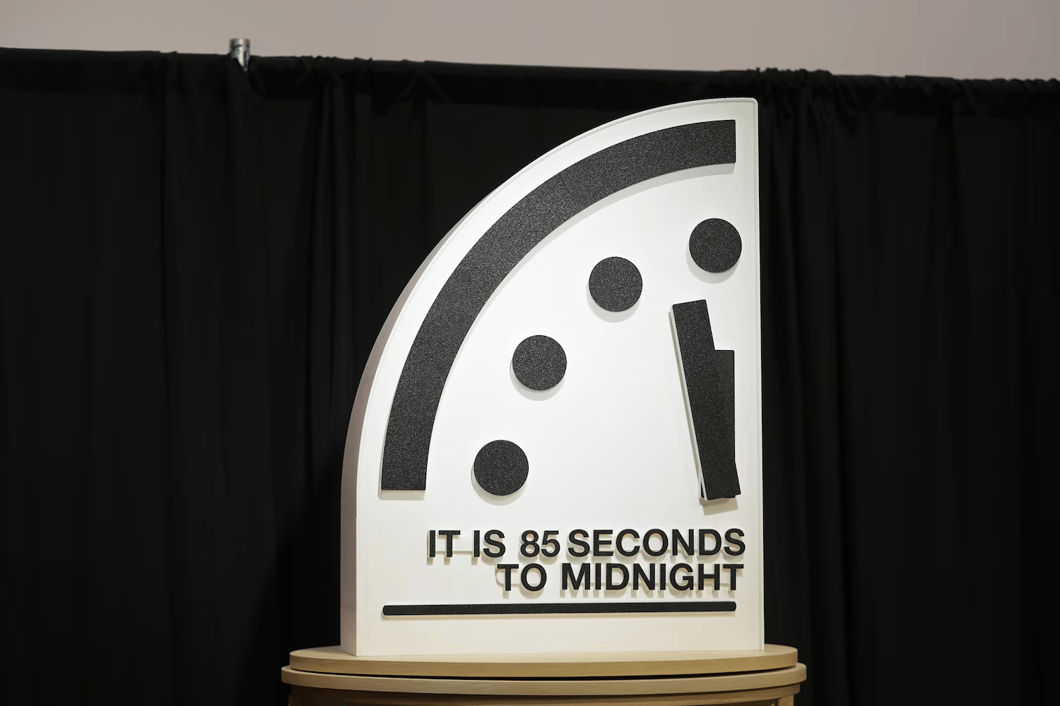 "Đồng hồ Tận thế" tiến sát mốc kỷ lục: Chỉ còn 85 giây đến “nửa đêm” - Ảnh 1