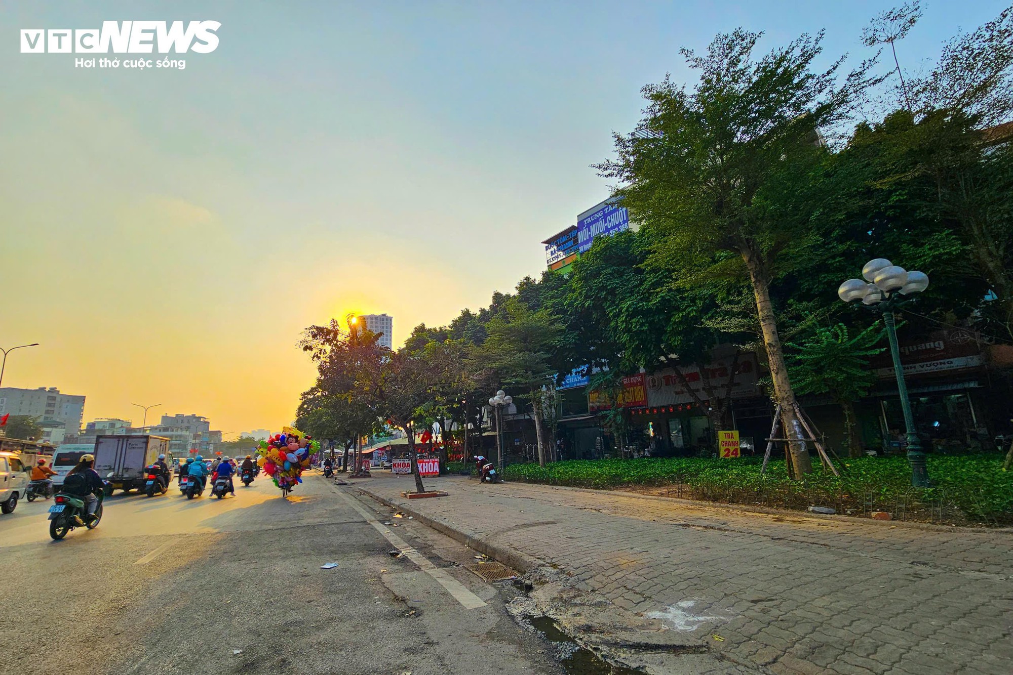 Chuyên gia: Dẹp chợ cóc ở Hà Nội không đồng nghĩa với mất sinh kế - Ảnh 1