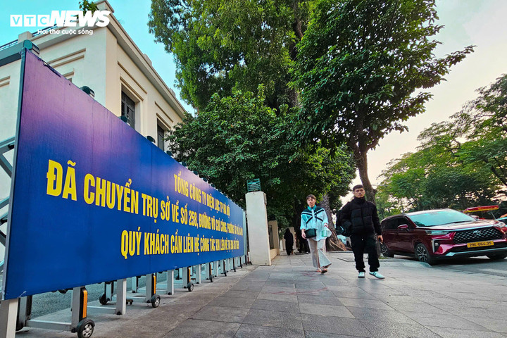 Loạt nhà ven Hồ Gươm di dời, người gom phế liệu kiếm tiền triệu mỗi ngày - Ảnh 9