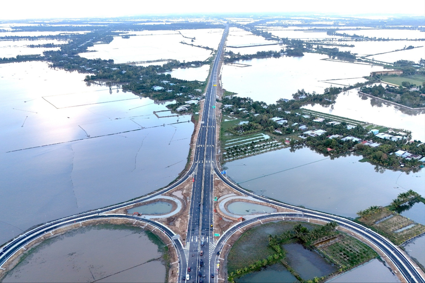 Tuyến cao tốc Hậu Giang - Cà Mau chính thức thông xe từ trưa 19/1 - Ảnh 2