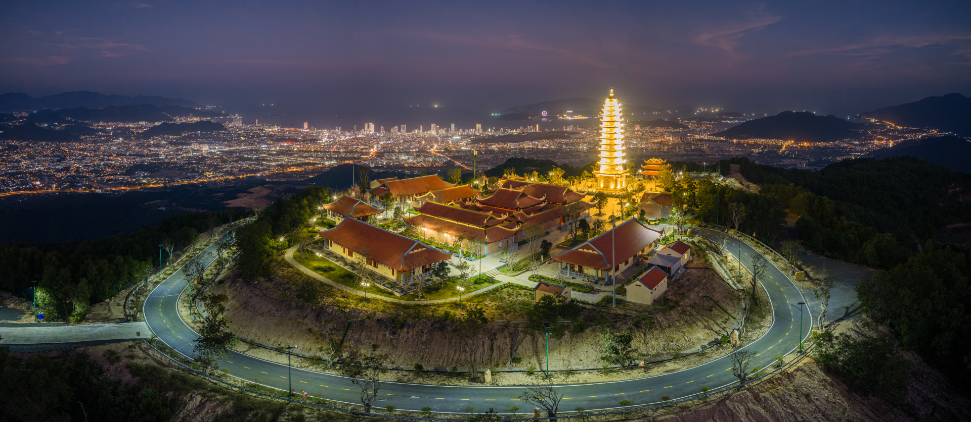 Việt Nam có tiên cảnh: Ngôi chùa rộng 1.000 ha trên núi Chín Khúc - nơi con trai tỷ phú Phạm Nhật Vượng làm lễ Hằng thuận - Ảnh 6