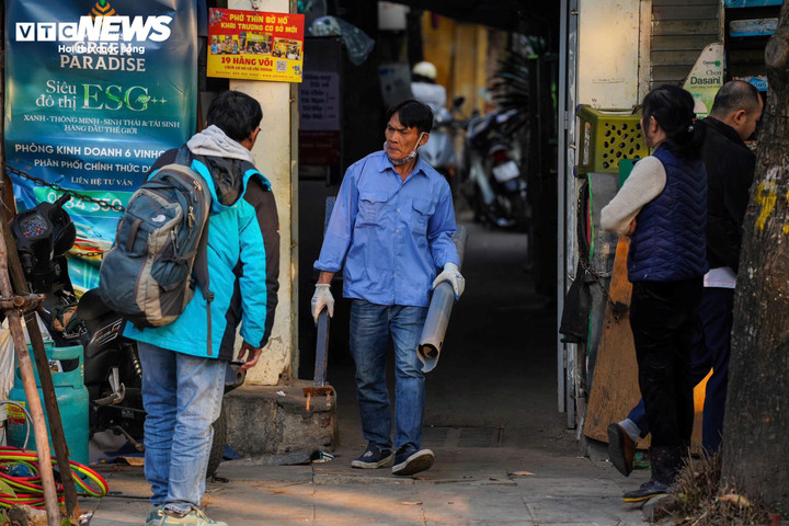 Loạt nhà ven Hồ Gươm di dời, người gom phế liệu kiếm tiền triệu mỗi ngày - Ảnh 3