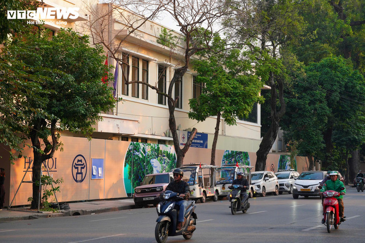 Loạt nhà ven Hồ Gươm di dời, người gom phế liệu kiếm tiền triệu mỗi ngày - Ảnh 1