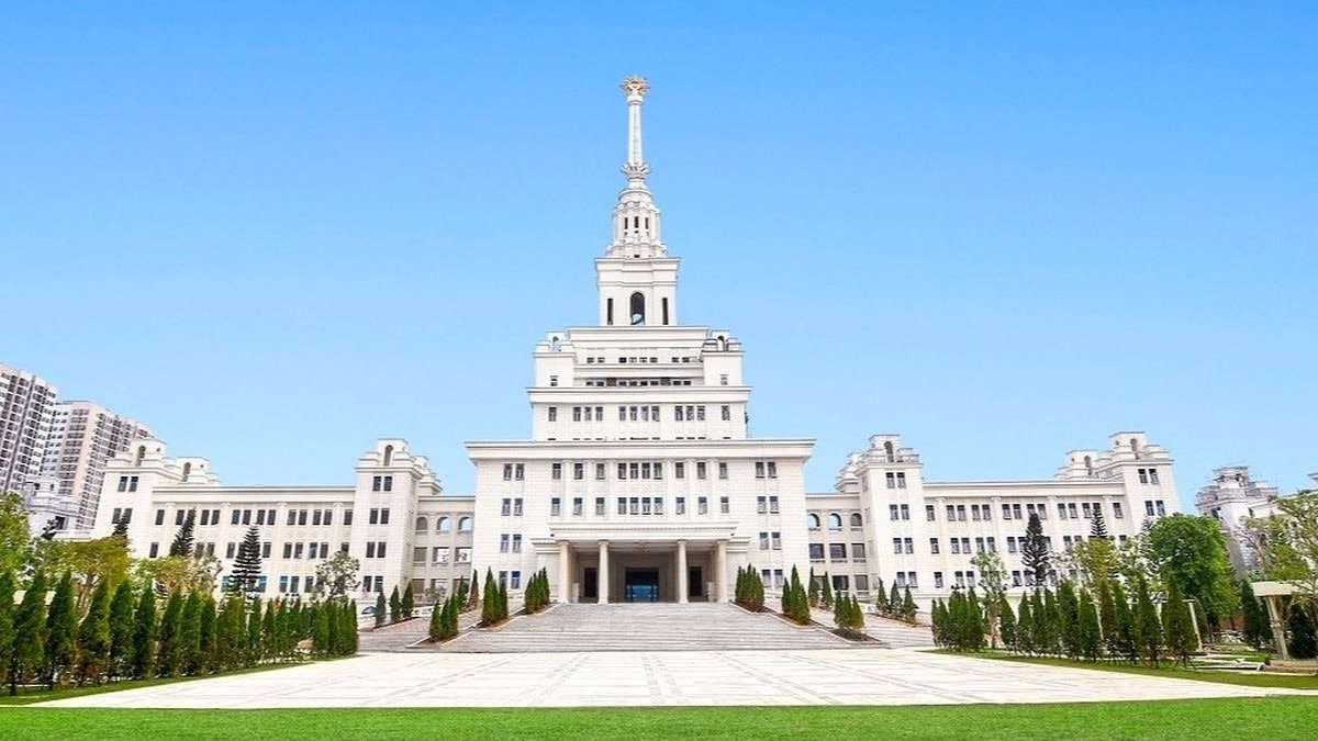 Tỷ phú Phạm Nhật Vượng đào tạo AI miễn phí, trả thêm 8 triệu đồng/tháng cho 500 học viên - Ảnh 1