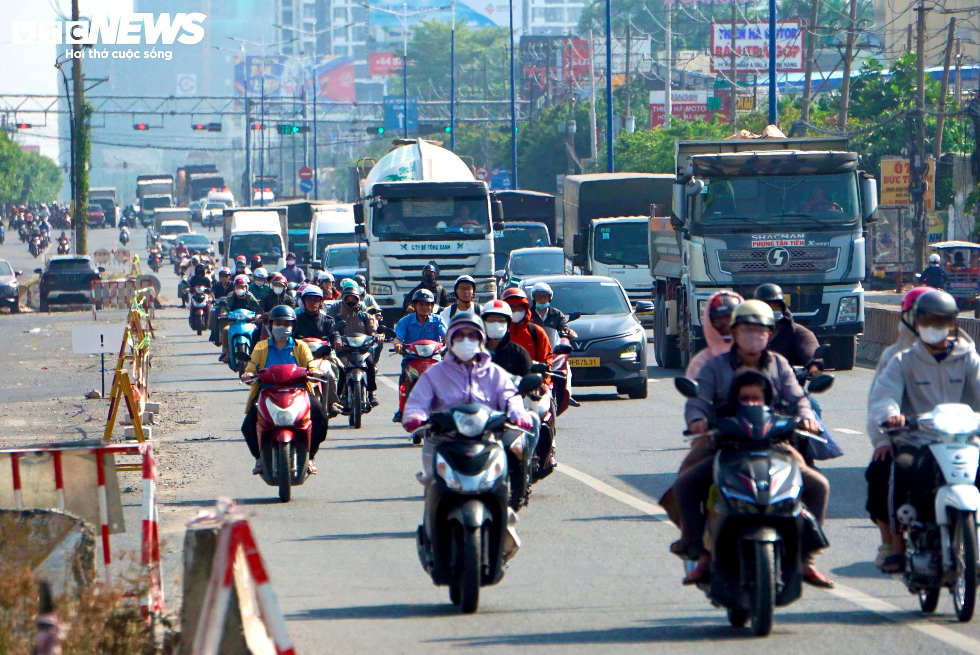 Diện mạo dự án mở rộng Quốc lộ 13 đoạn qua Bình Dương cũ sau 4 năm thi công - Ảnh 1