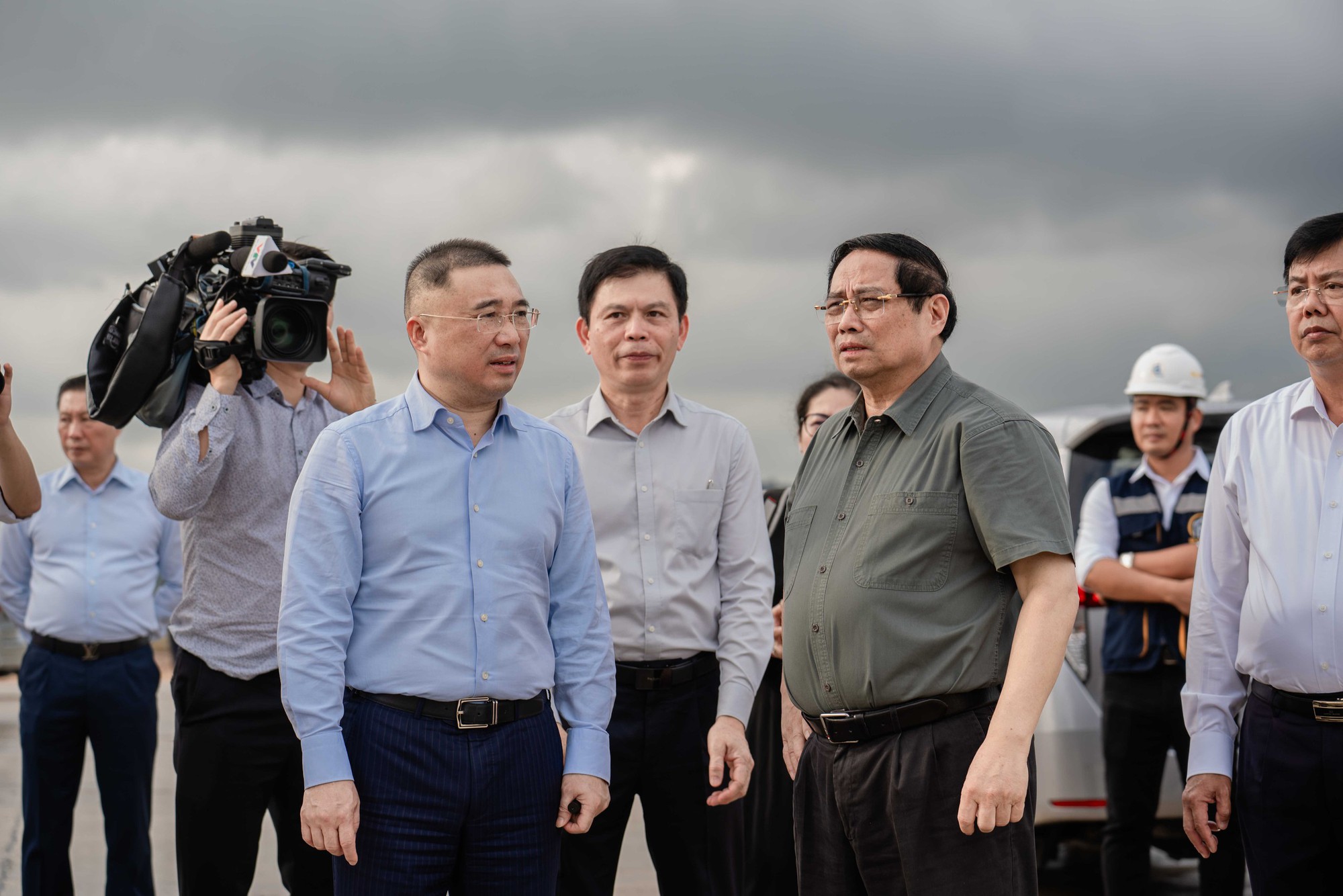 Thủ tướng đề nghị phát huy tinh thần "chỉ bàn làm, không bàn lùi" tại các dự án phục vụ APEC - Ảnh 8