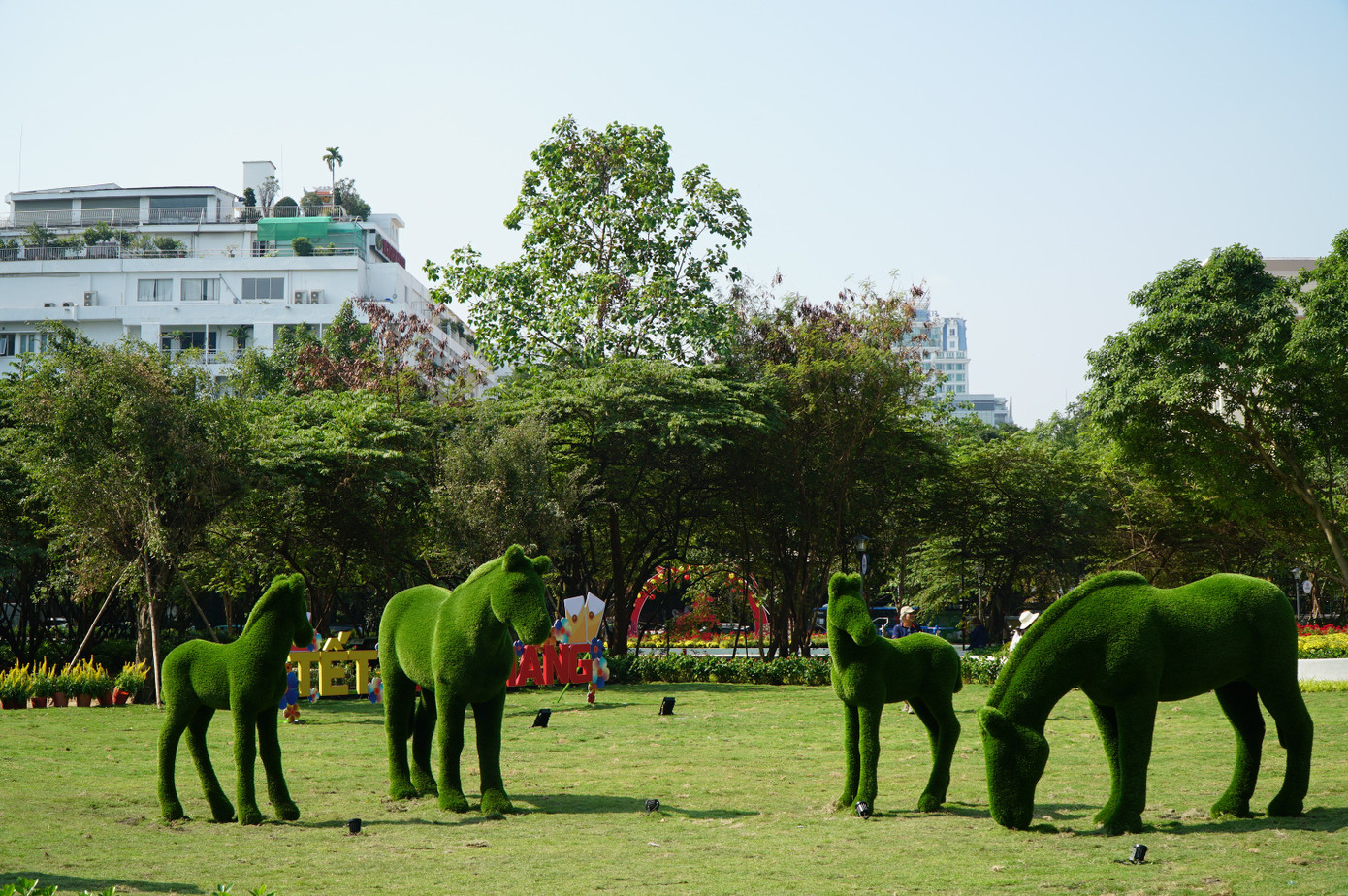 'Đất vàng' bỏ hoang giữa trung tâm TPHCM thành công viên đông vui dịp Tết - Ảnh 4
