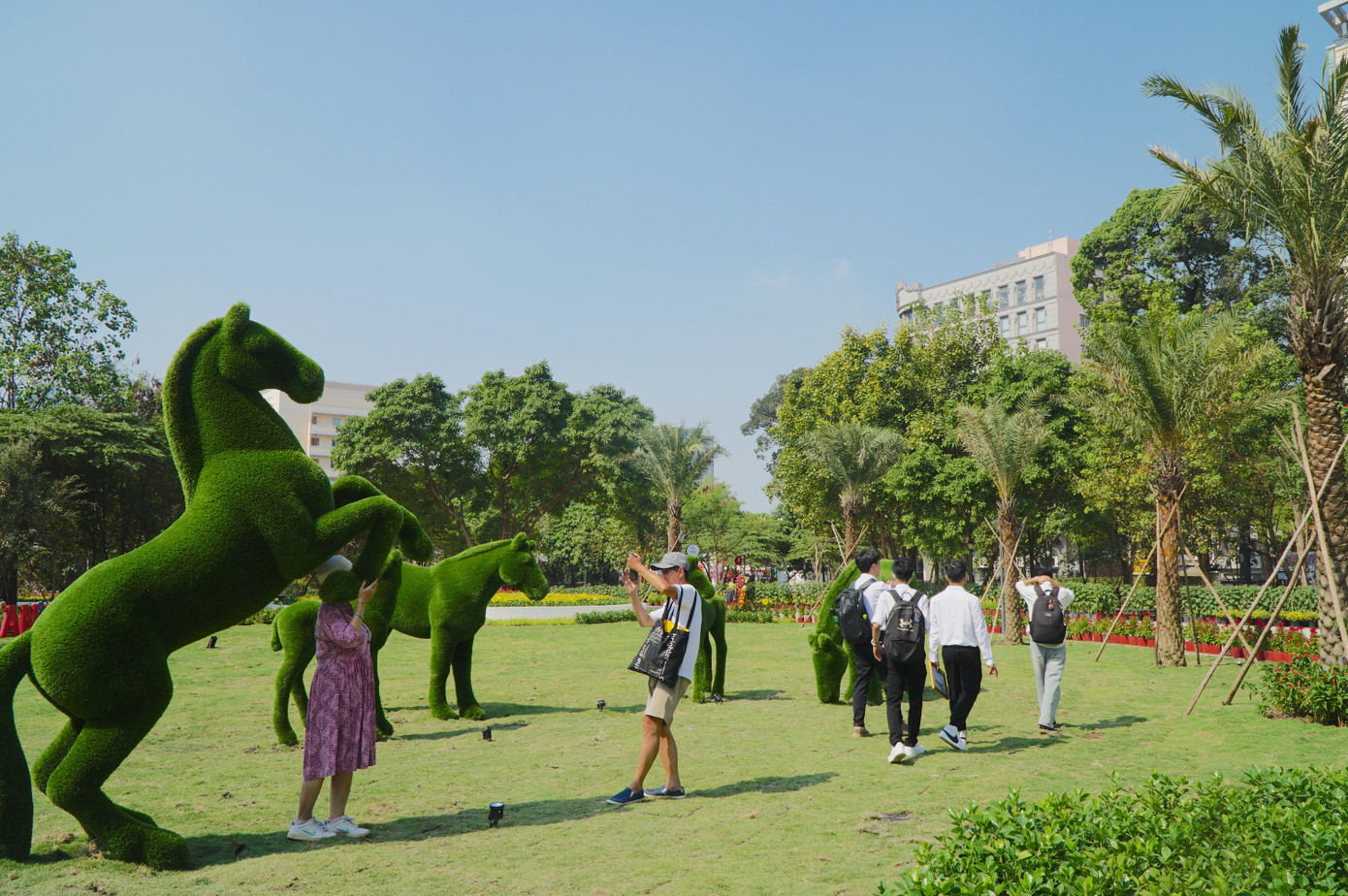 'Đất vàng' bỏ hoang giữa trung tâm TPHCM thành công viên đông vui dịp Tết - Ảnh 3