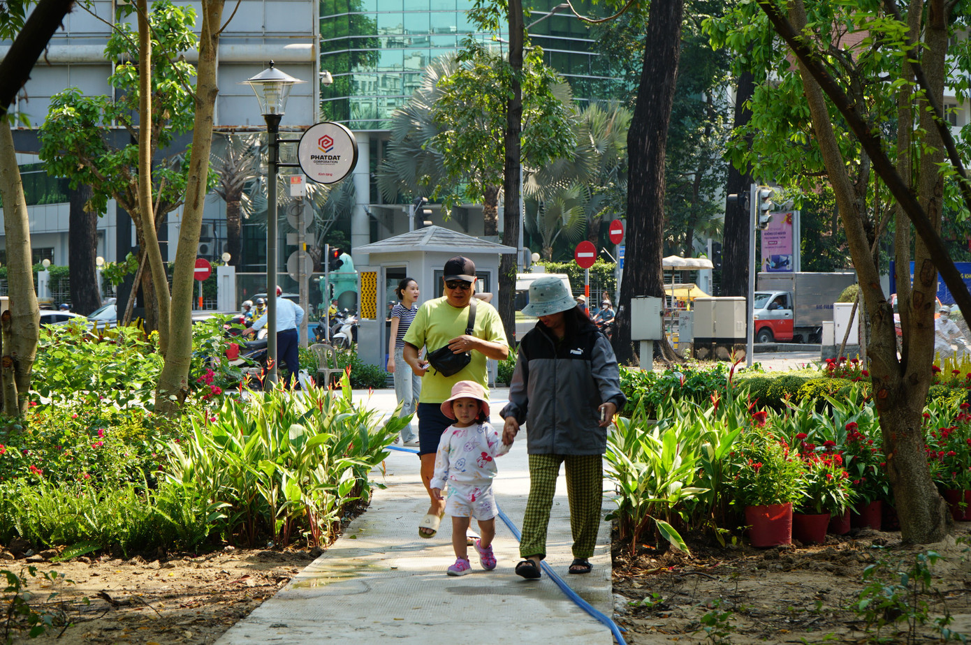 'Đất vàng' bỏ hoang giữa trung tâm TPHCM thành công viên đông vui dịp Tết - Ảnh 10