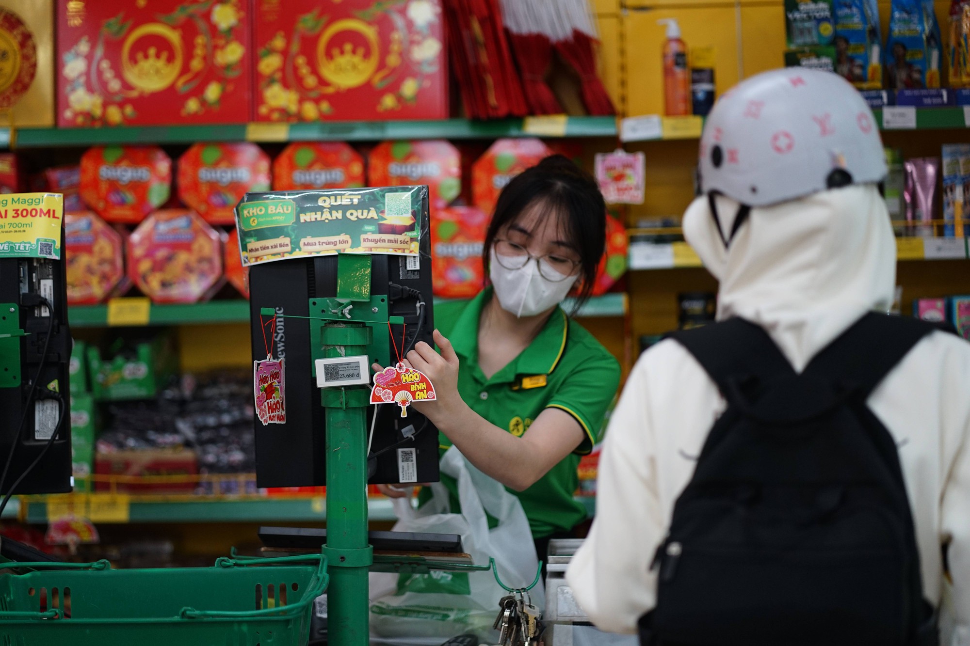 Ghi nhận tình hình thu hồi đồ hộp Hạ Long: Nhiều cửa hàng Bách Hóa Xanh và WinMart+ sẵn sàng hoàn tiền cho khách dù không còn hóa đơn - Ảnh 4