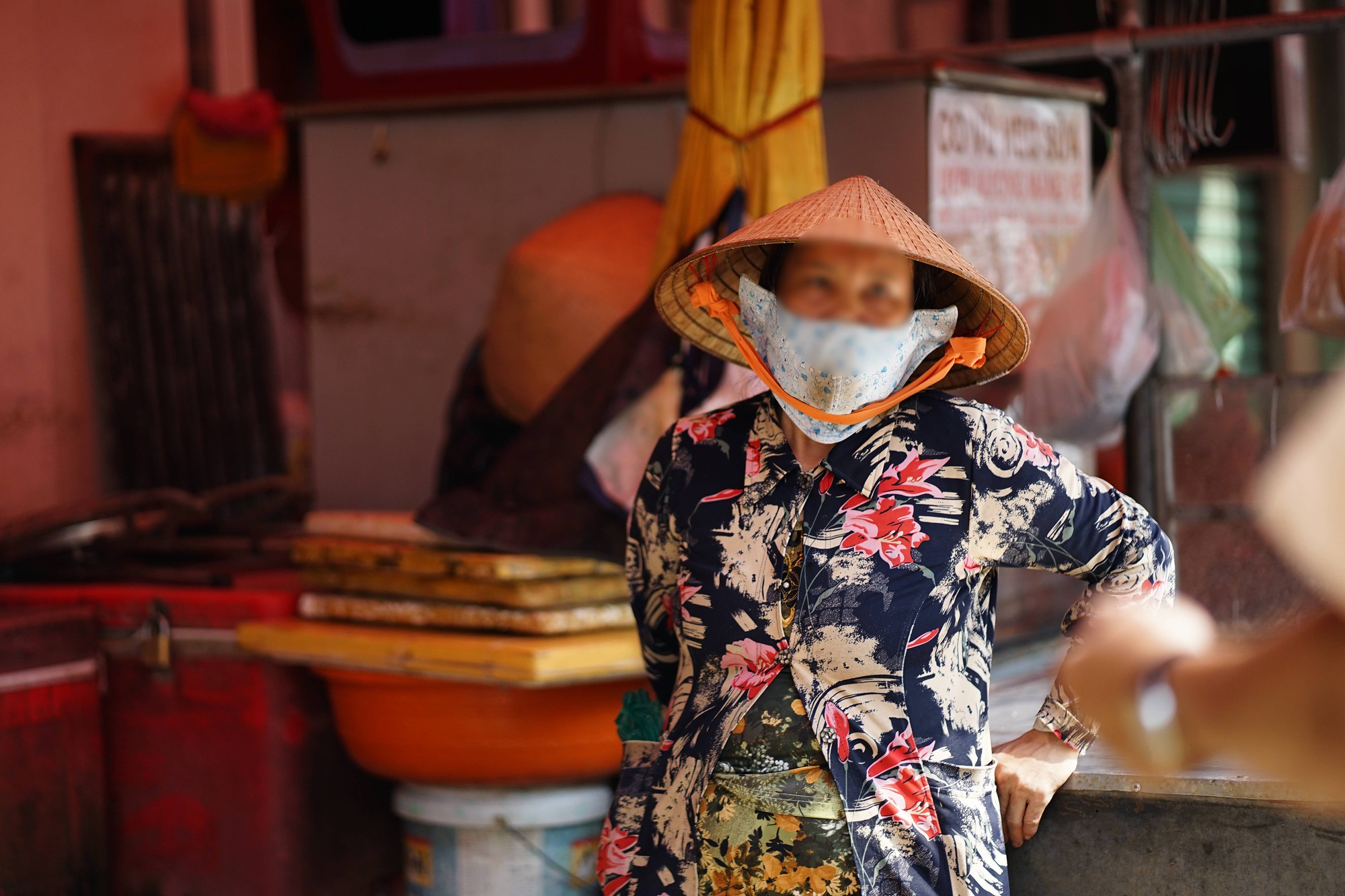 Cảnh tượng bất ngờ ở Chợ Lớn ngày giáp Tết - Ảnh 2