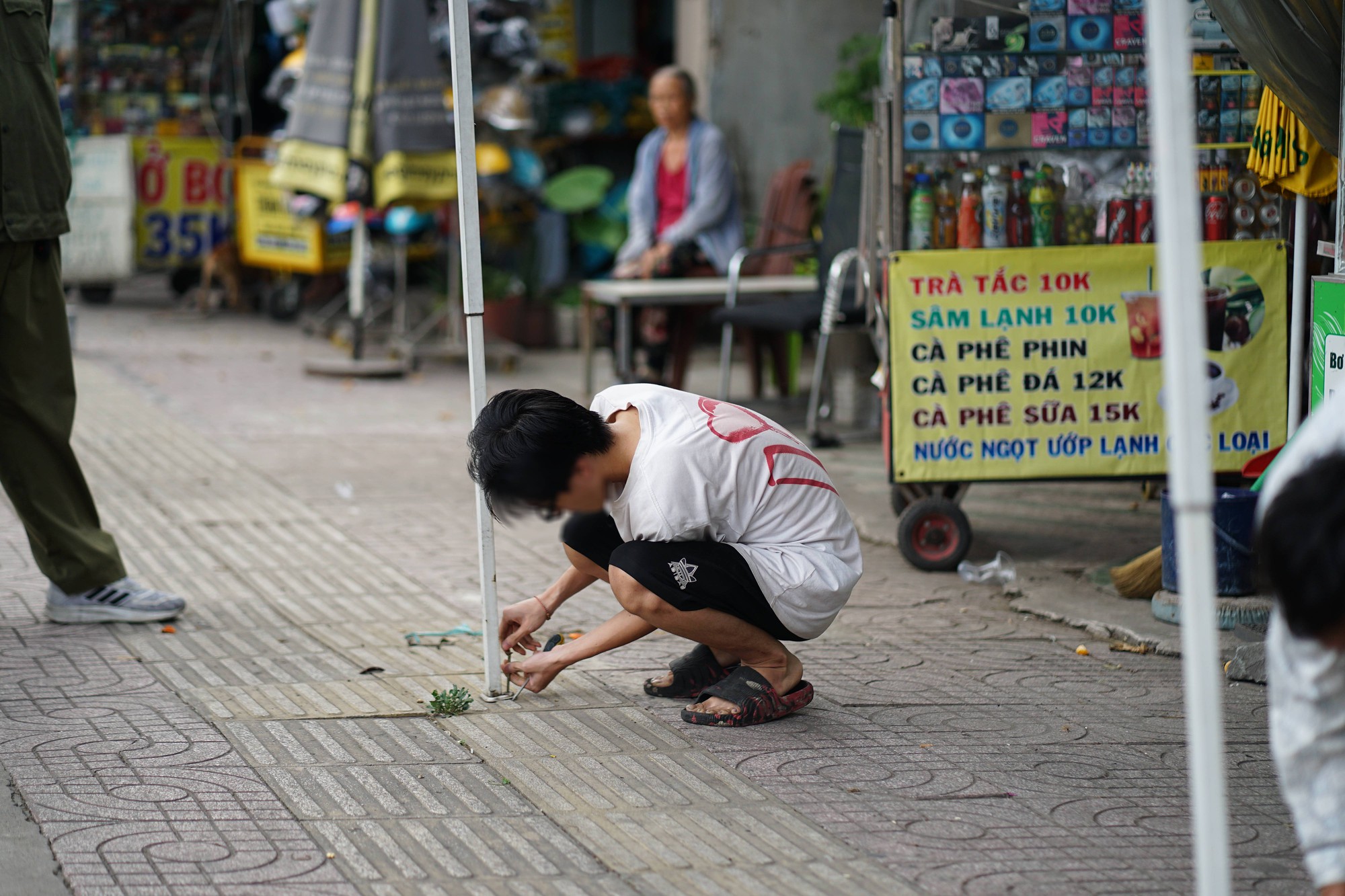 Cảnh tượng bất ngờ ở Chợ Lớn ngày giáp Tết - Ảnh 5