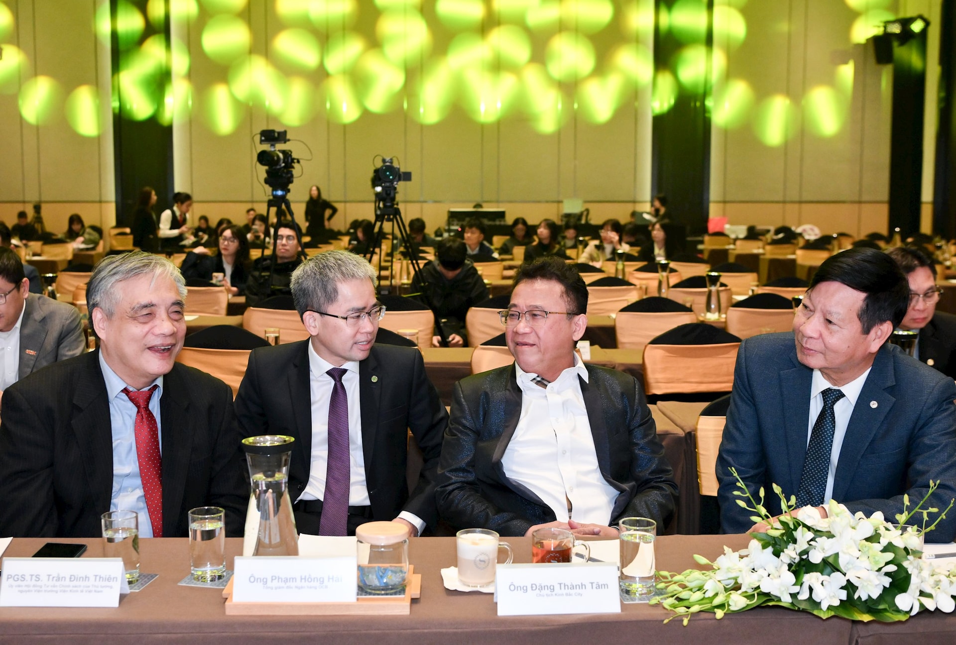 Dàn "khách VIP" tham dự Lễ vinh danh FChoice 2025 và "hiến kế" nắm bắt cơ hội đầu tư trong năm 2026 - Ảnh 21