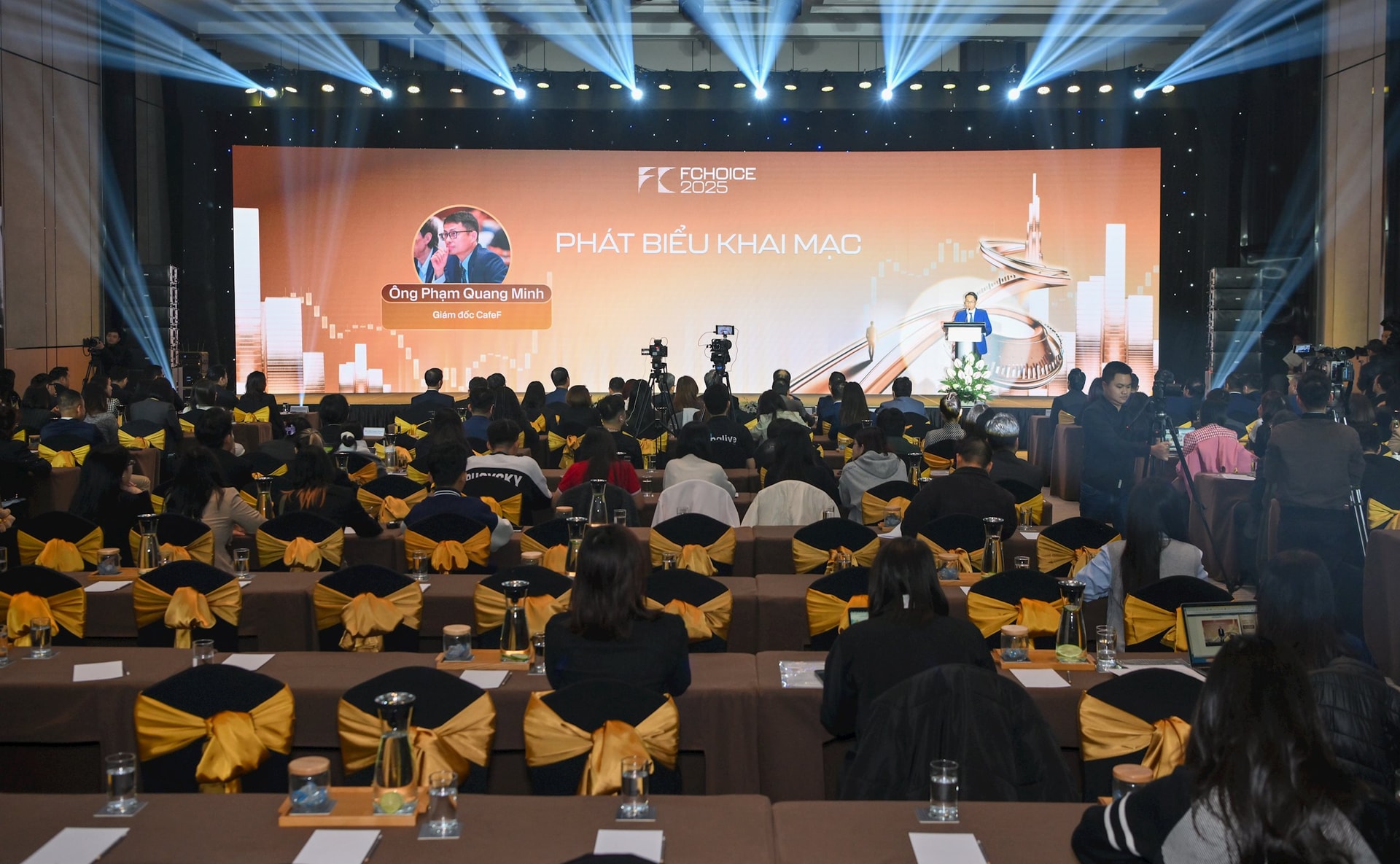 Vì sao Nhật Bản, Hàn Quốc đang gặp nhiều khó khăn nhưng Việt nam lại phừng phừng khí thế? - Ảnh 1