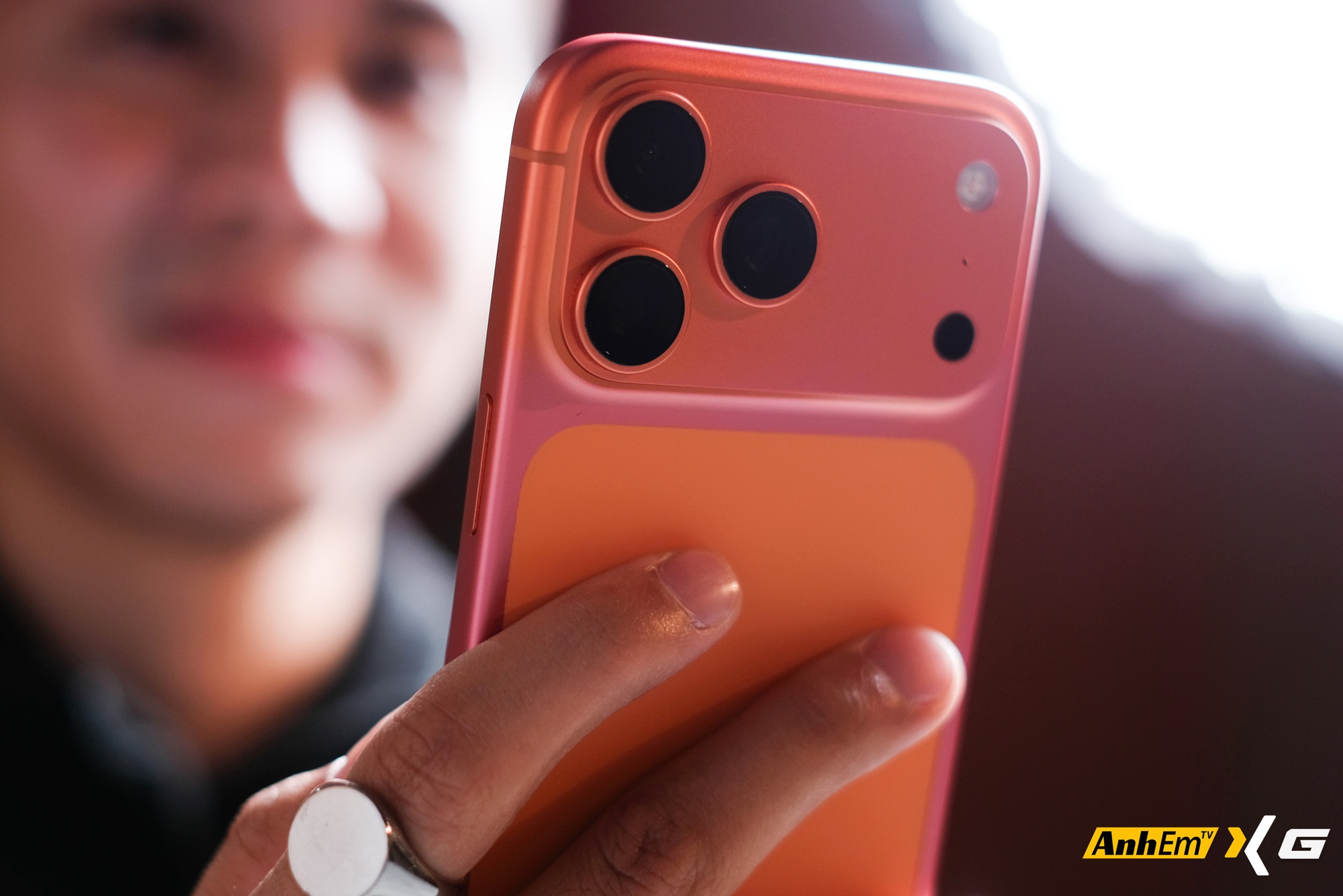 Tưởng chỉ là "đồn trên mạng", iPhone 17 Pro Max "đổi màu" từ Cam sang Hồng nay đã xuất hiện tại Việt Nam - Ảnh 3