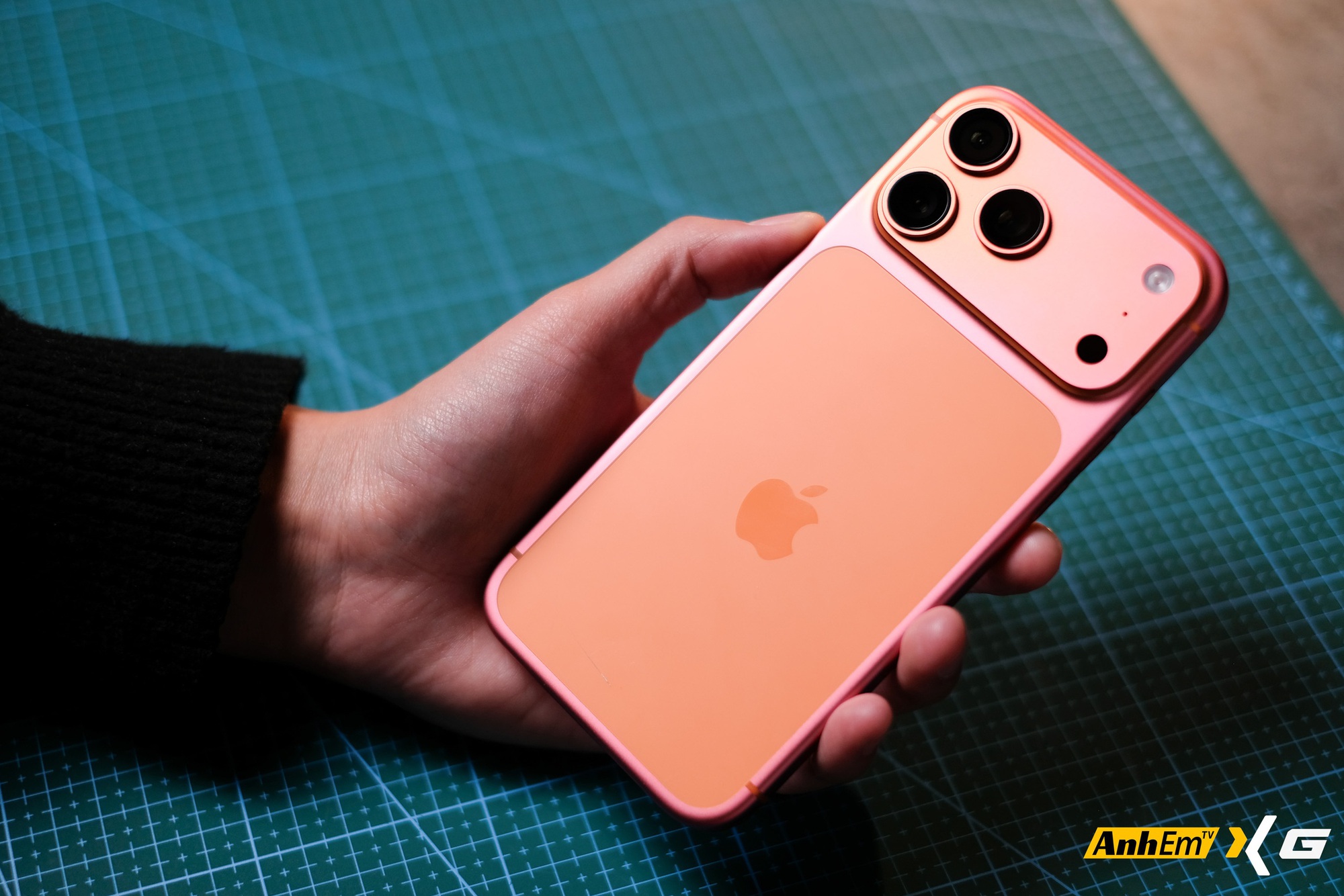 Tưởng chỉ là "đồn trên mạng", iPhone 17 Pro Max "đổi màu" từ Cam sang Hồng nay đã xuất hiện tại Việt Nam - Ảnh 2