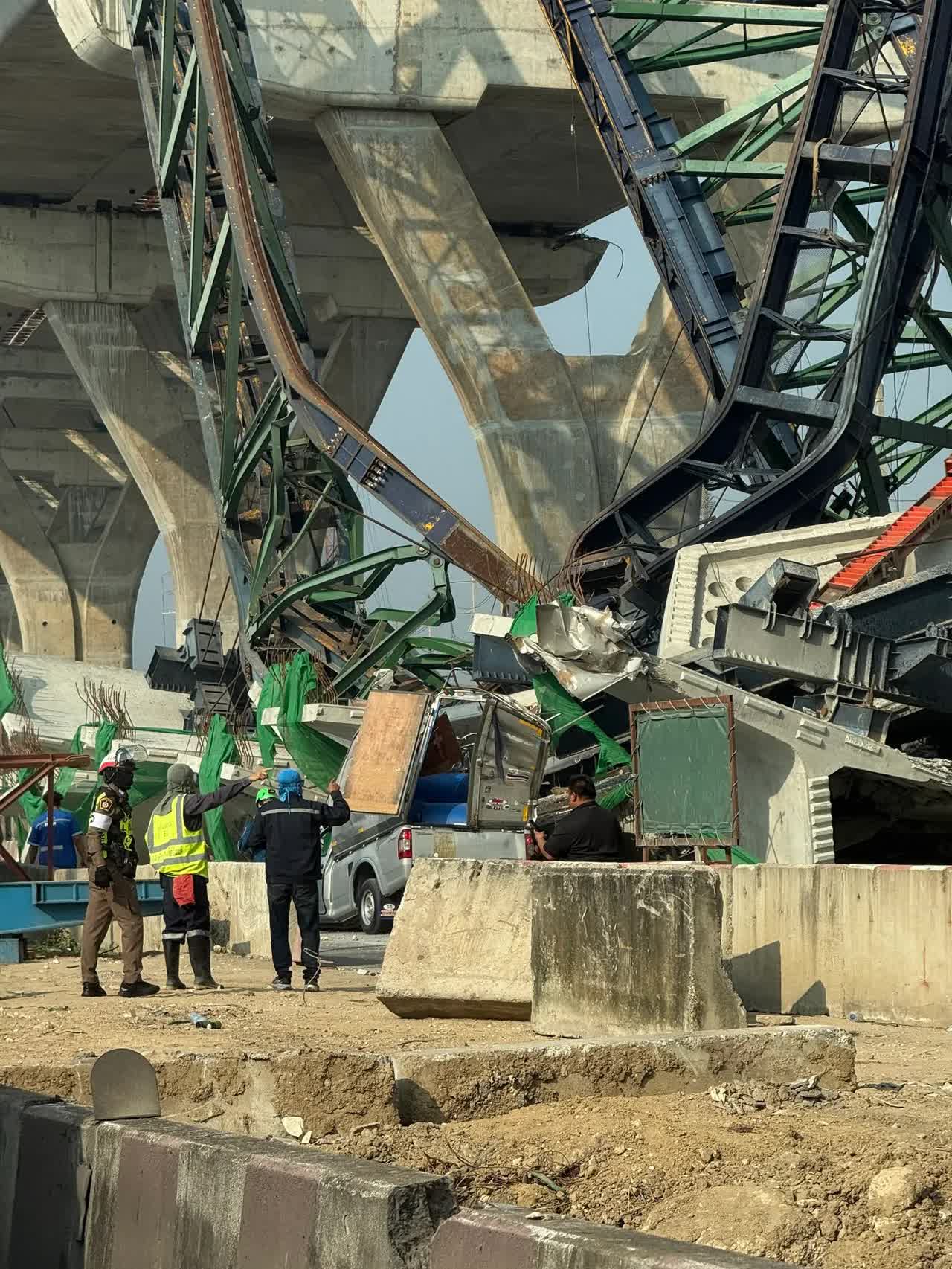 Lại thêm 1 vụ sập cần cẩu tại Thái Lan gây thương vong trong 2 ngày liên tiếp - Ảnh 3