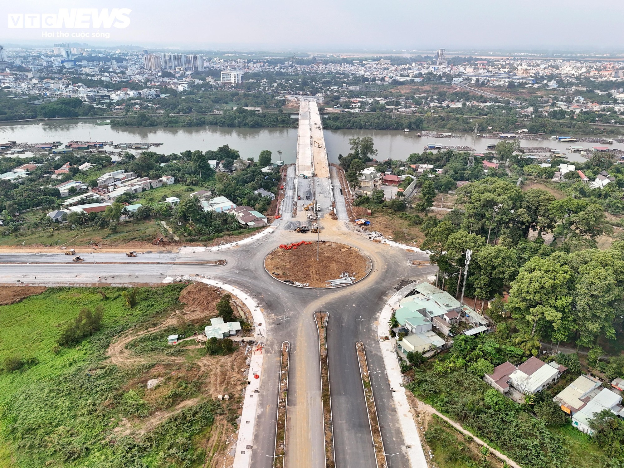 Tấp nập thi công dự án 1.500 tỷ đồng qua 'siêu phường' ở Đồng Nai - Ảnh 1