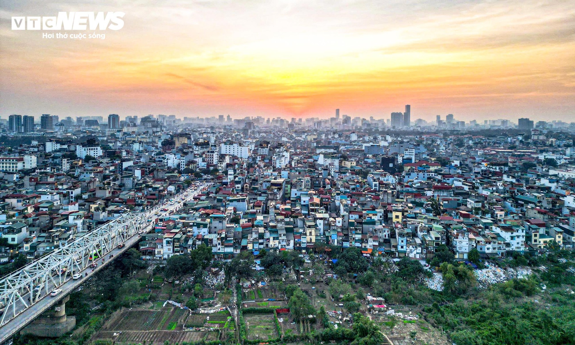 Toàn cảnh 7 cây cầu vượt sông Hồng được Hà Nội khởi công trong năm 2025 - Ảnh 1