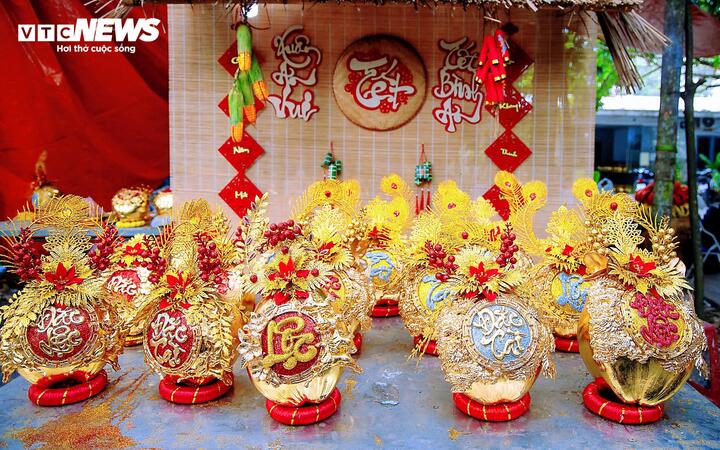 Dừa dát vàng, dừa bonsai linh vật ngựa 'cháy hàng' mùa Tết - Ảnh 1