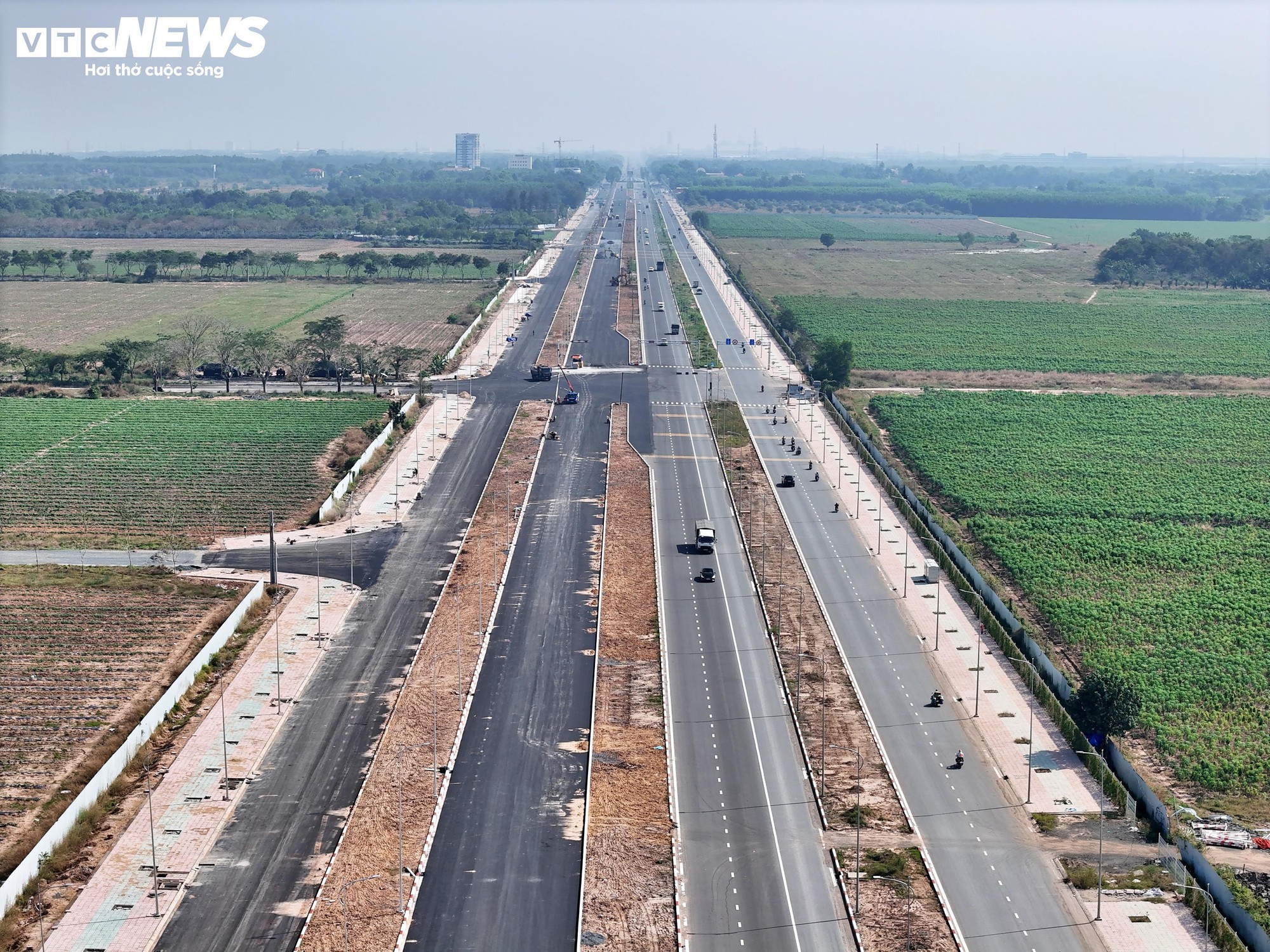 3 tuyến đường kết nối sân bay Long Thành tăng tốc về đích - Ảnh 5