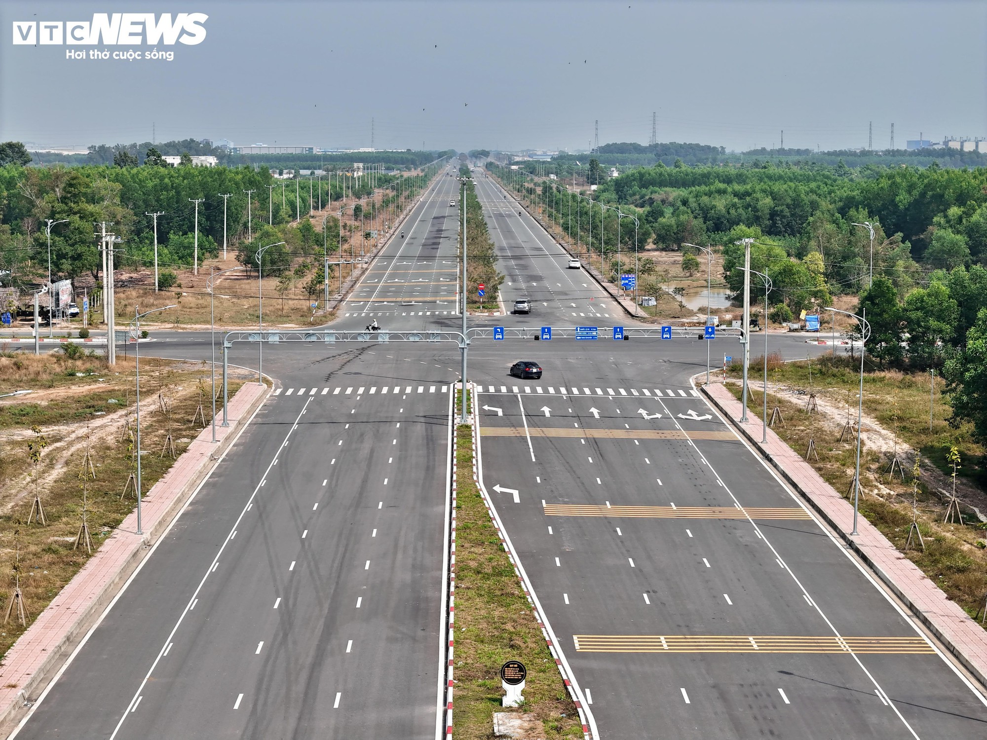 3 tuyến đường kết nối sân bay Long Thành tăng tốc về đích - Ảnh 1